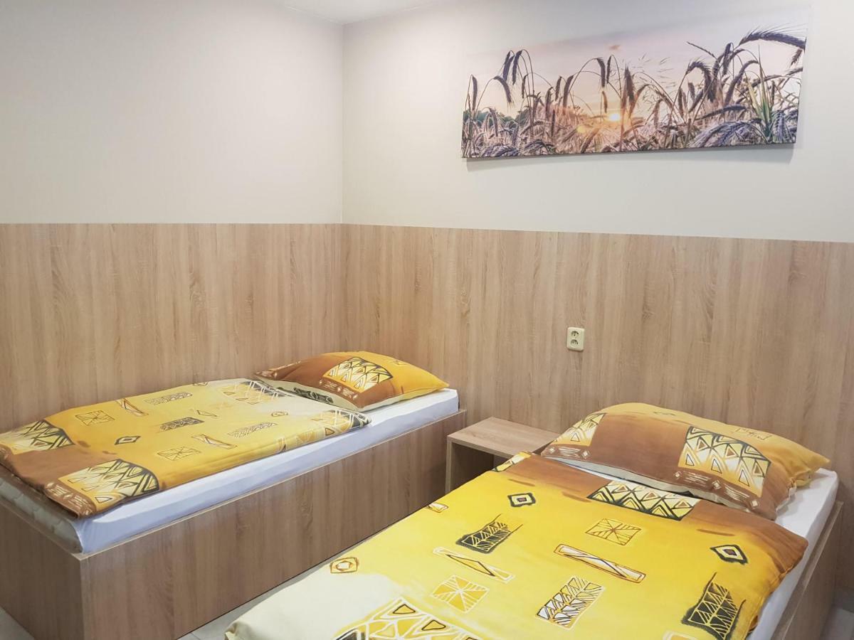 Penzion Hudebka Louny Bagian luar foto